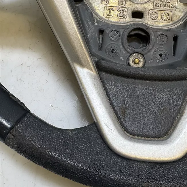 Volante con comandi radio