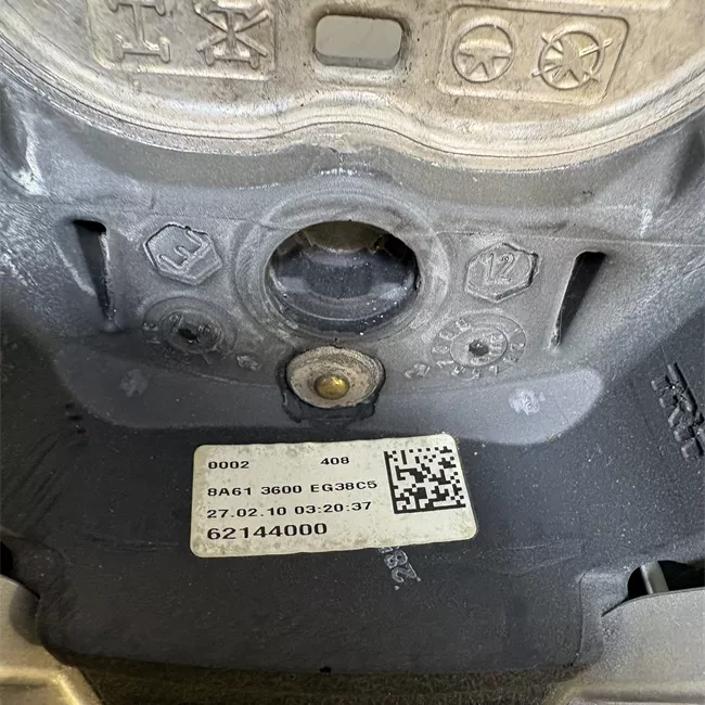 Volante con comandi radio