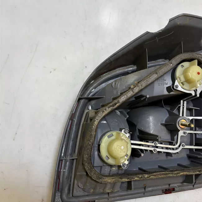 Fanale posteriore sinistro 08/99>12/02<