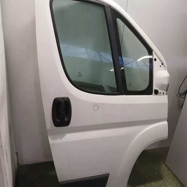 Porta anteriore destra