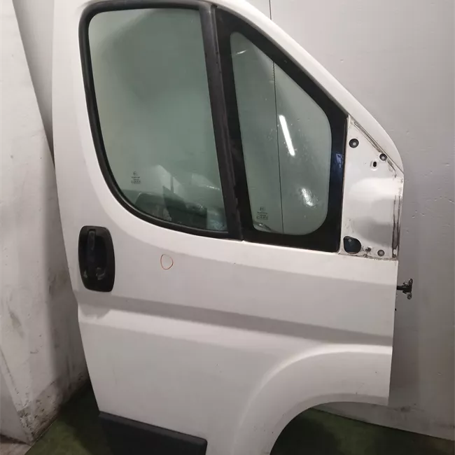 Porta anteriore destra