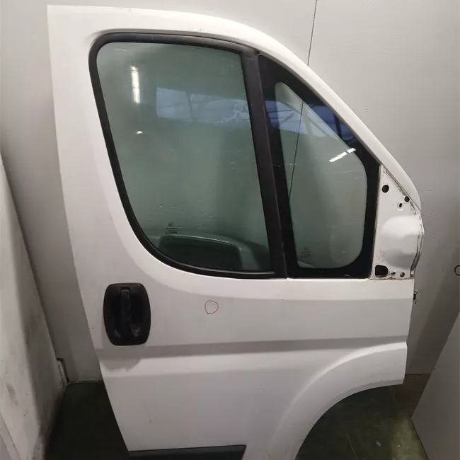 Porta anteriore destra