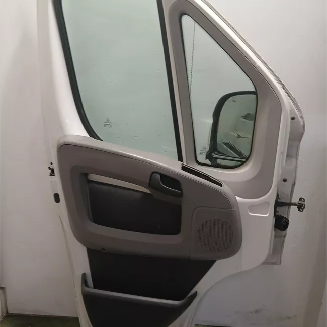 Porta anteriore sinistra