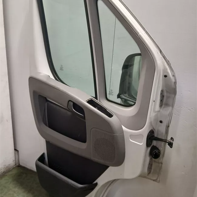 Porta anteriore sinistra