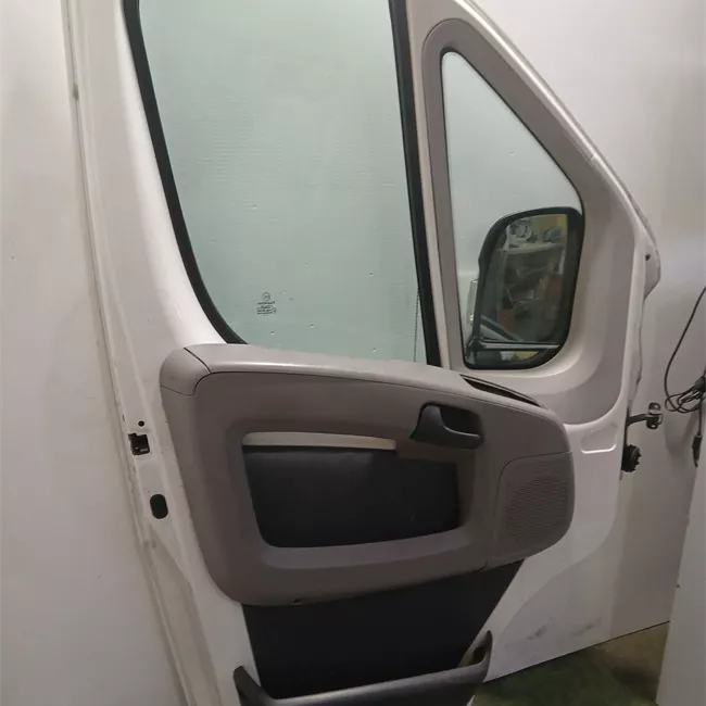 Porta anteriore sinistra