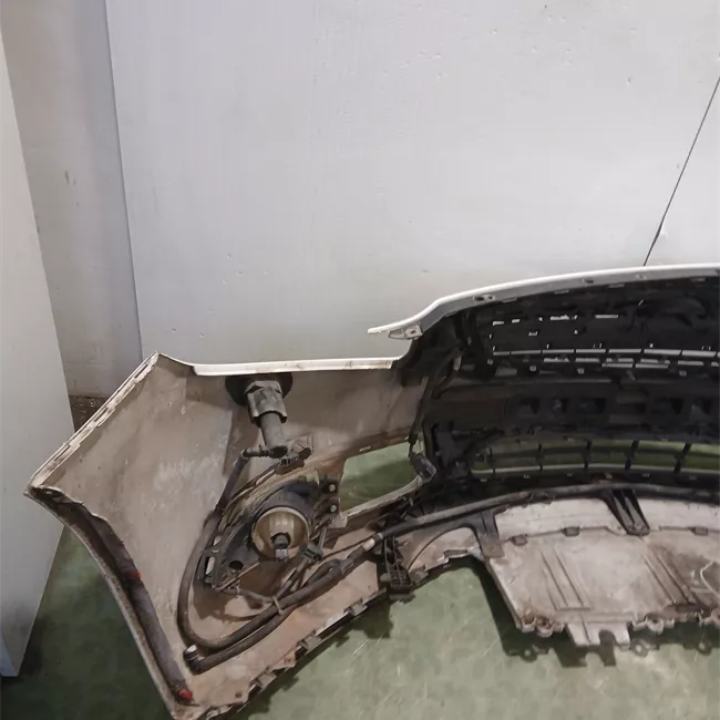 Paraurti anteriore con lavafari/sensore parchiusura