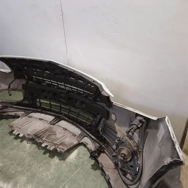 Paraurti anteriore con lavafari/sensore parchiusura