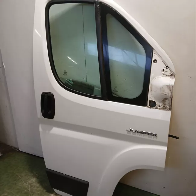 Porta anteriore destra