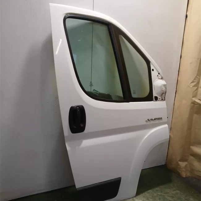 Porta anteriore destra