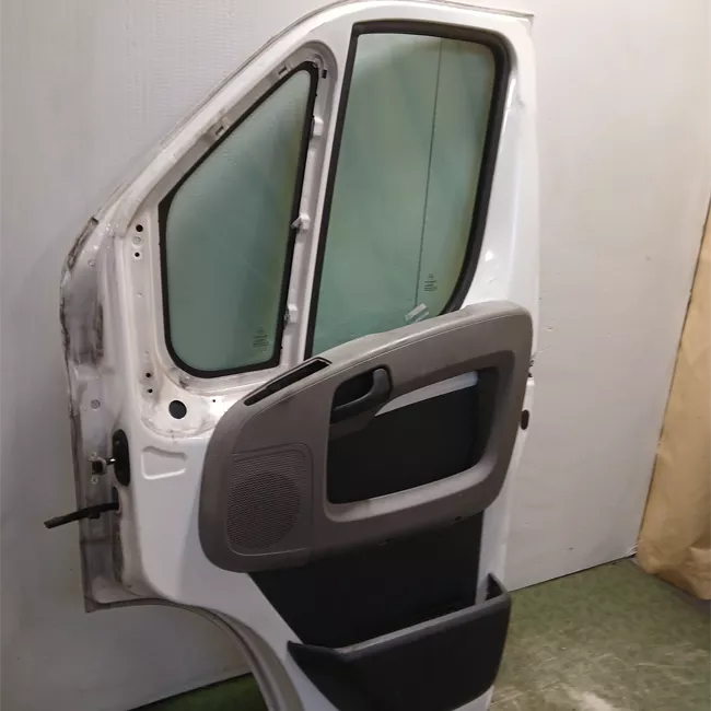 Porta anteriore destra