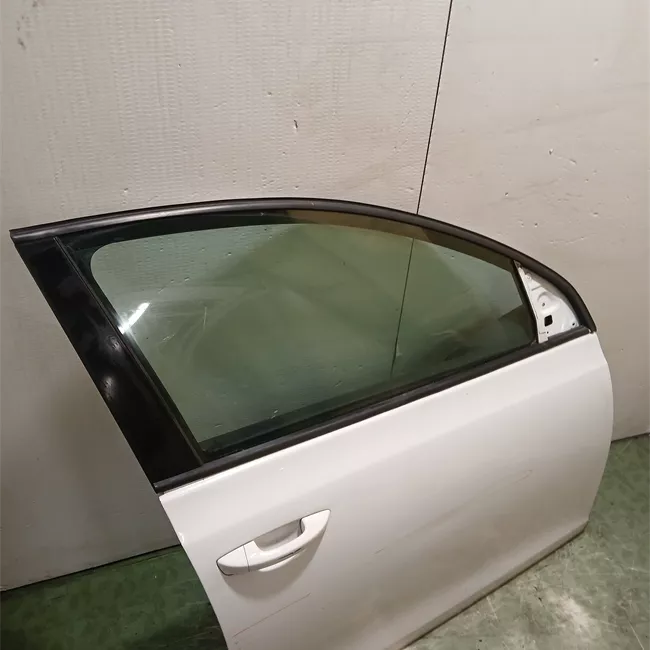 Porta anteriore destra