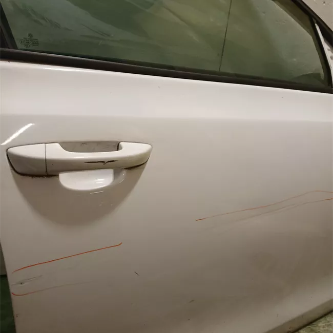 Porta anteriore destra