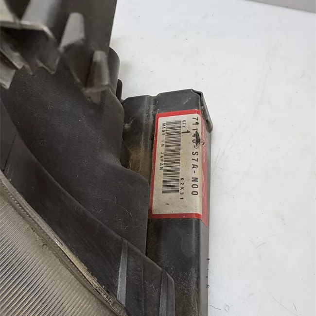 Proiettore con regolatore altezza destro