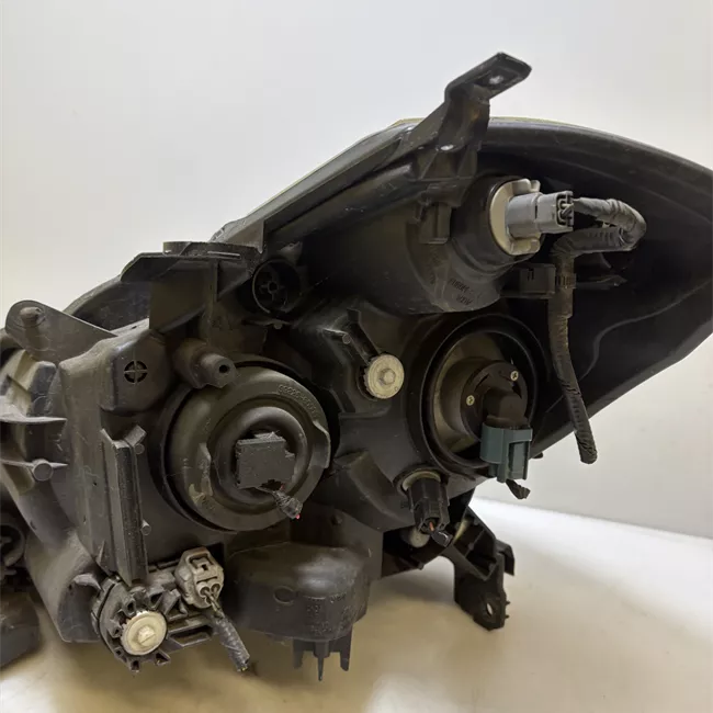 Proiettore con regolatore altezza destro