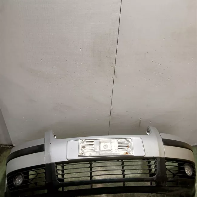 Paraurti anteriore con mano di fondo