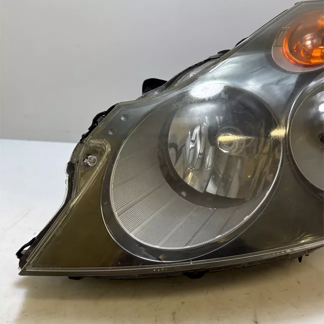 Proiettore con regolatore altezza sinistro