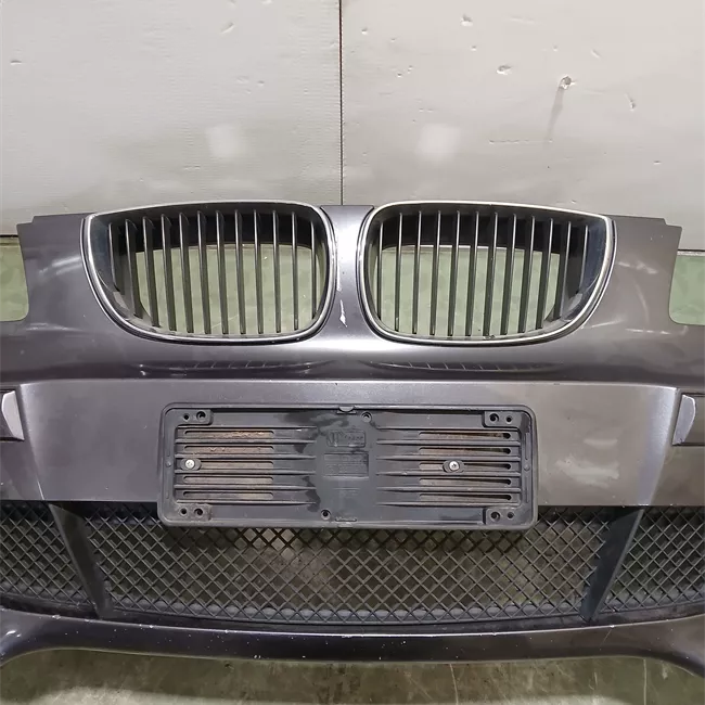 Paraurti anteriore Lavafari, Primer