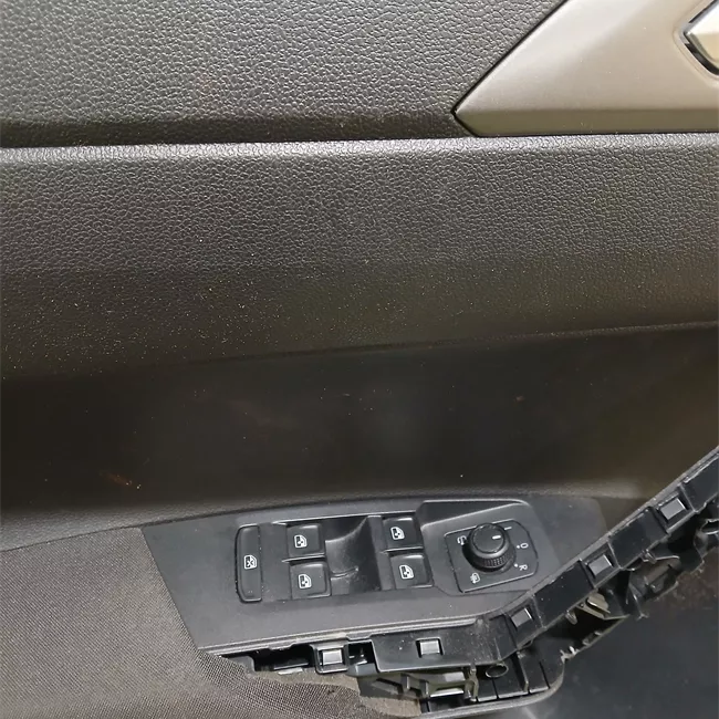 Pannello interno porta anteriore sinistro Tessuto nero titanio