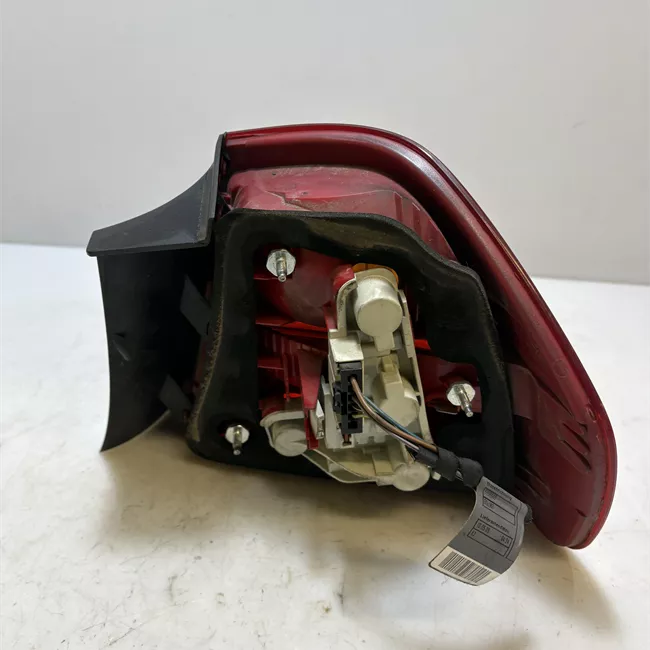 Fanale posteriore parte esterno sinistro