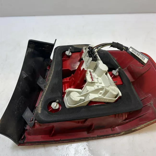 Fanale posteriore parte esterno sinistro