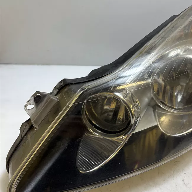 Proiettore sinistro Nero