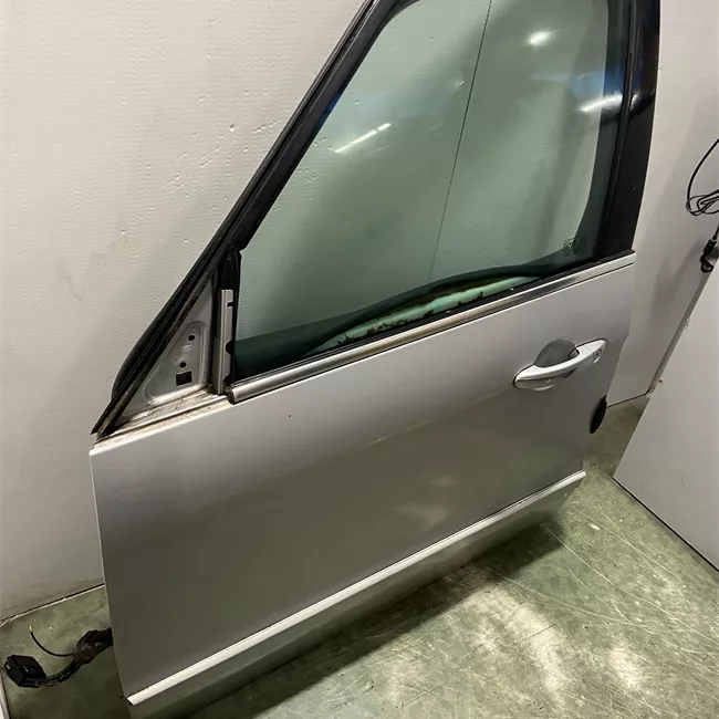 Porta anteriore sinistra