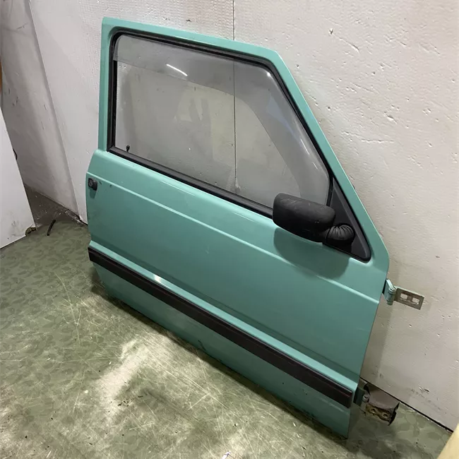 Porta anteriore destra