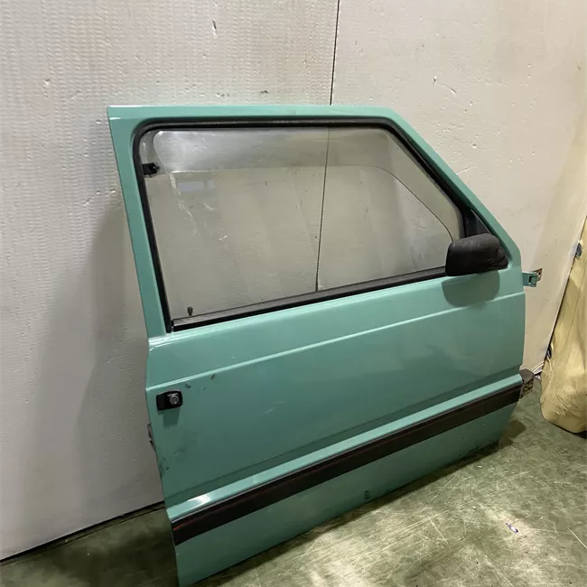 Porta anteriore destra