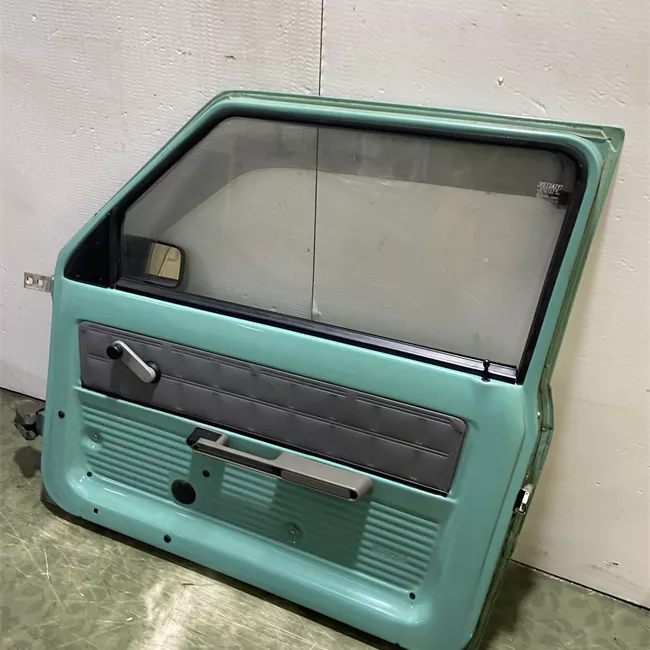 Porta anteriore destra