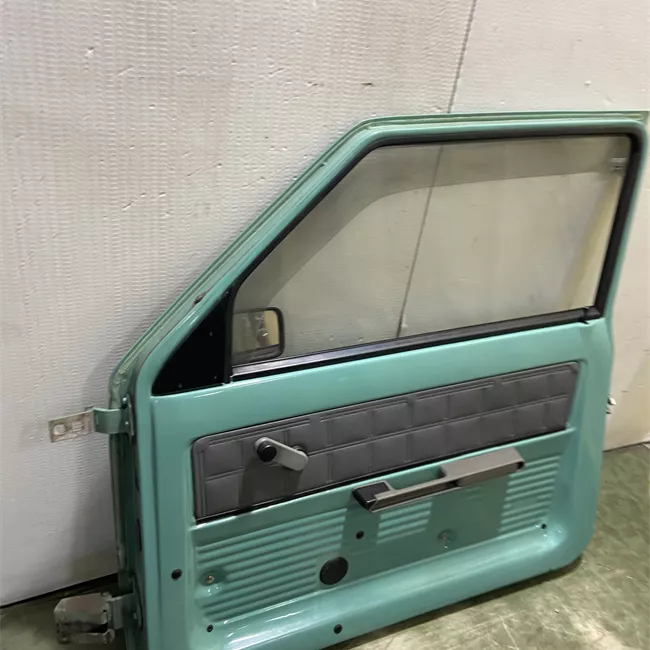 Porta anteriore destra