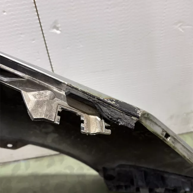 Parafango anteriore sinistro