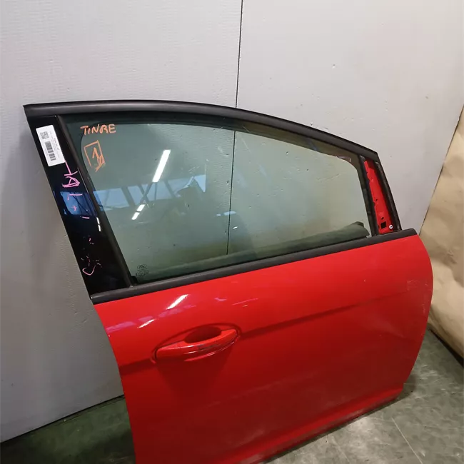 Porta anteriore destra