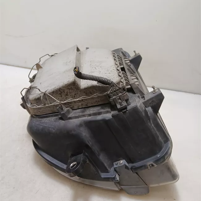 Proiettore destro con fendinebbia