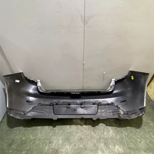 Paraurti posteriore superiore con sensori parcheggio