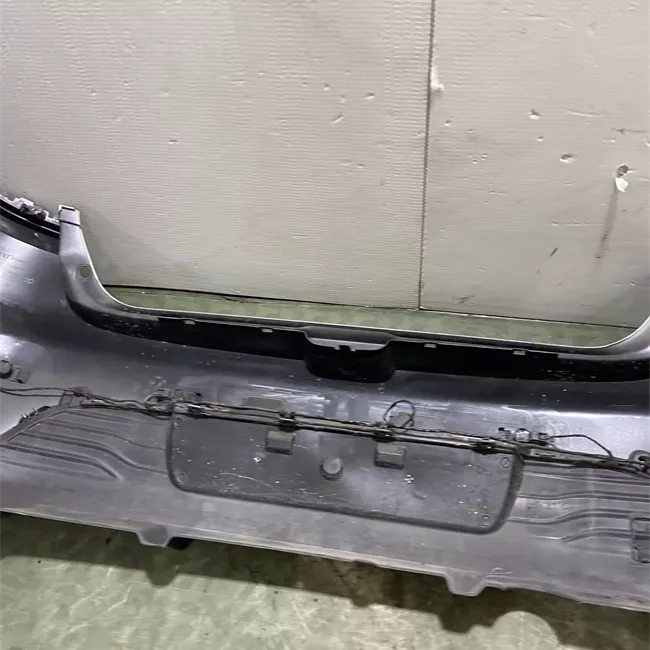 Paraurti posteriore superiore con sensori parcheggio