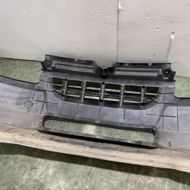 Paraurti anteriore nero