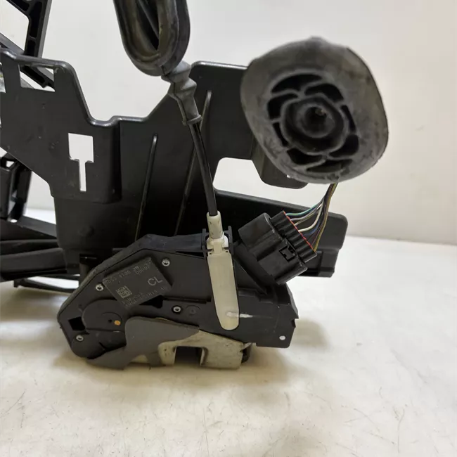 Serratura porta anteriore sinistra