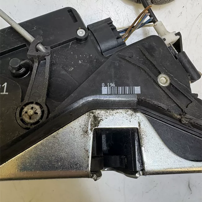 Serratura porta anteriore sinistra