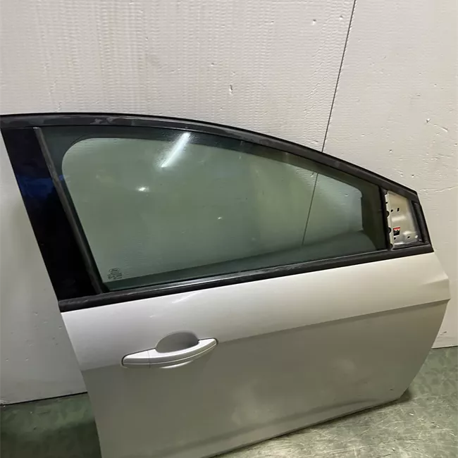 Porta anteriore destra