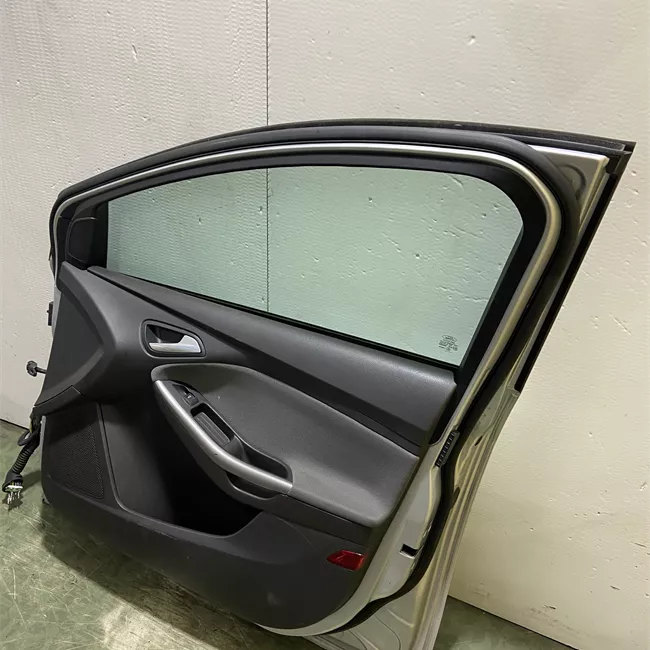 Porta anteriore destra