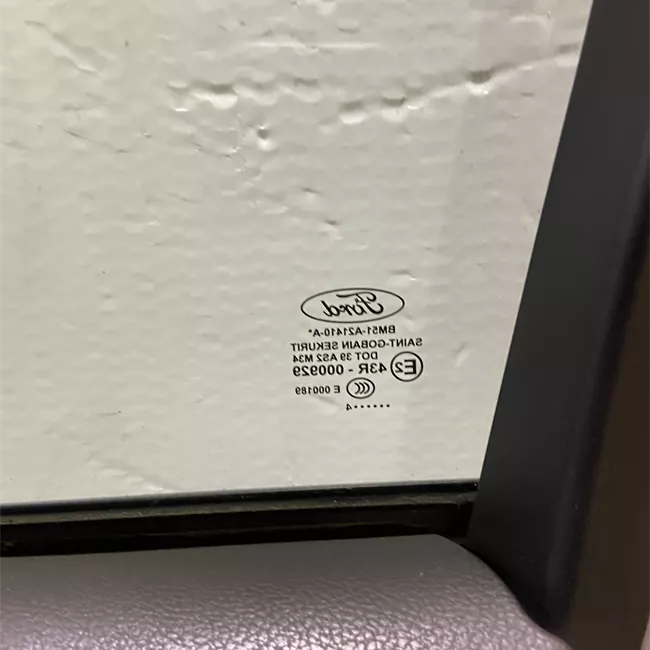 Porta anteriore destra