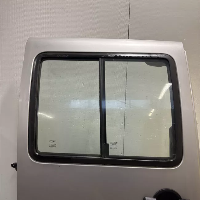 Porta posteriore destra