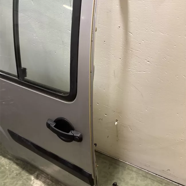 Porta posteriore destra