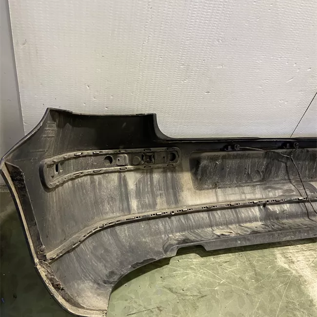 Paraurti posteriore con primer