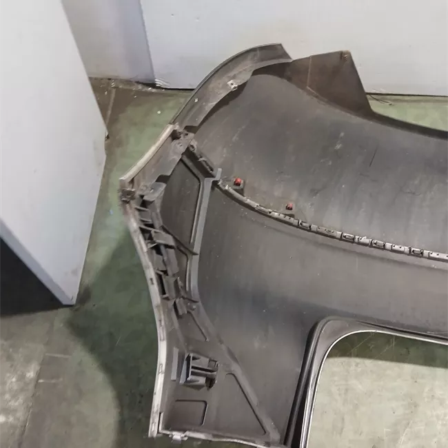 Paraurti posteriore con primer