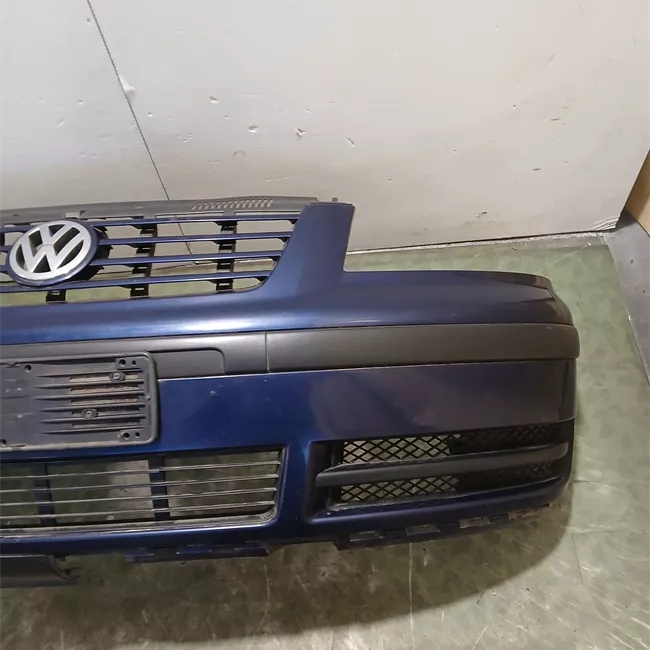 Paraurti anteriore con mano di fondo