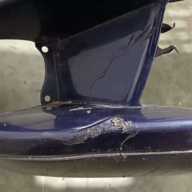 Paraurti anteriore con mano di fondo