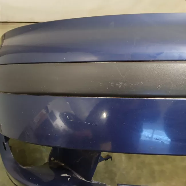 Paraurti anteriore con mano di fondo