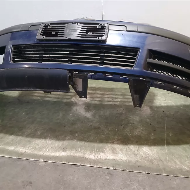 Paraurti anteriore con mano di fondo