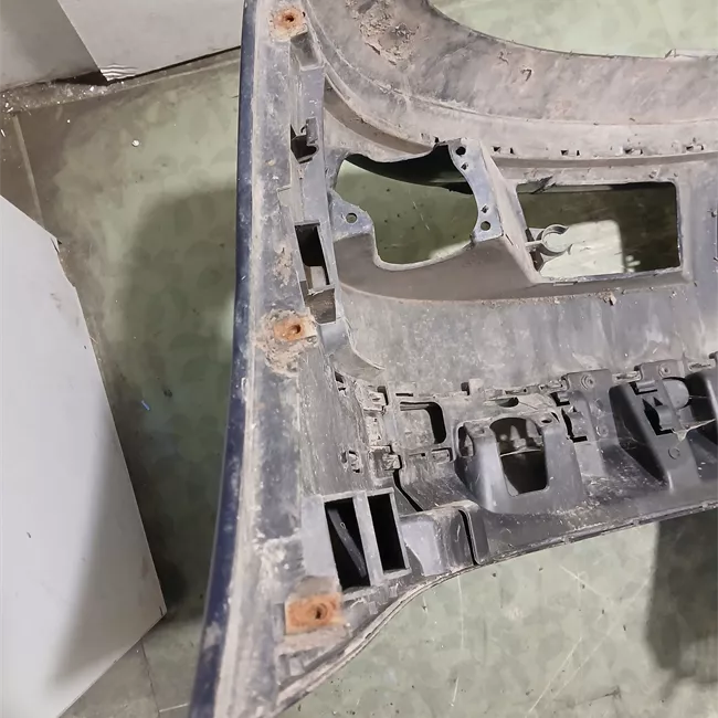 Paraurti anteriore con mano di fondo